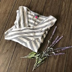 Vince Camuto Petite Large 3/4 sleeve criss cross top